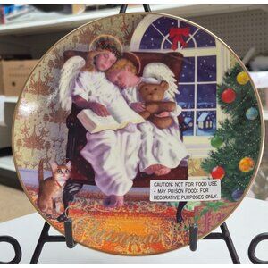 1997 Avon Heavenly Dreams Christmas Plate by Michael Garland 22K Gold Trim Decor